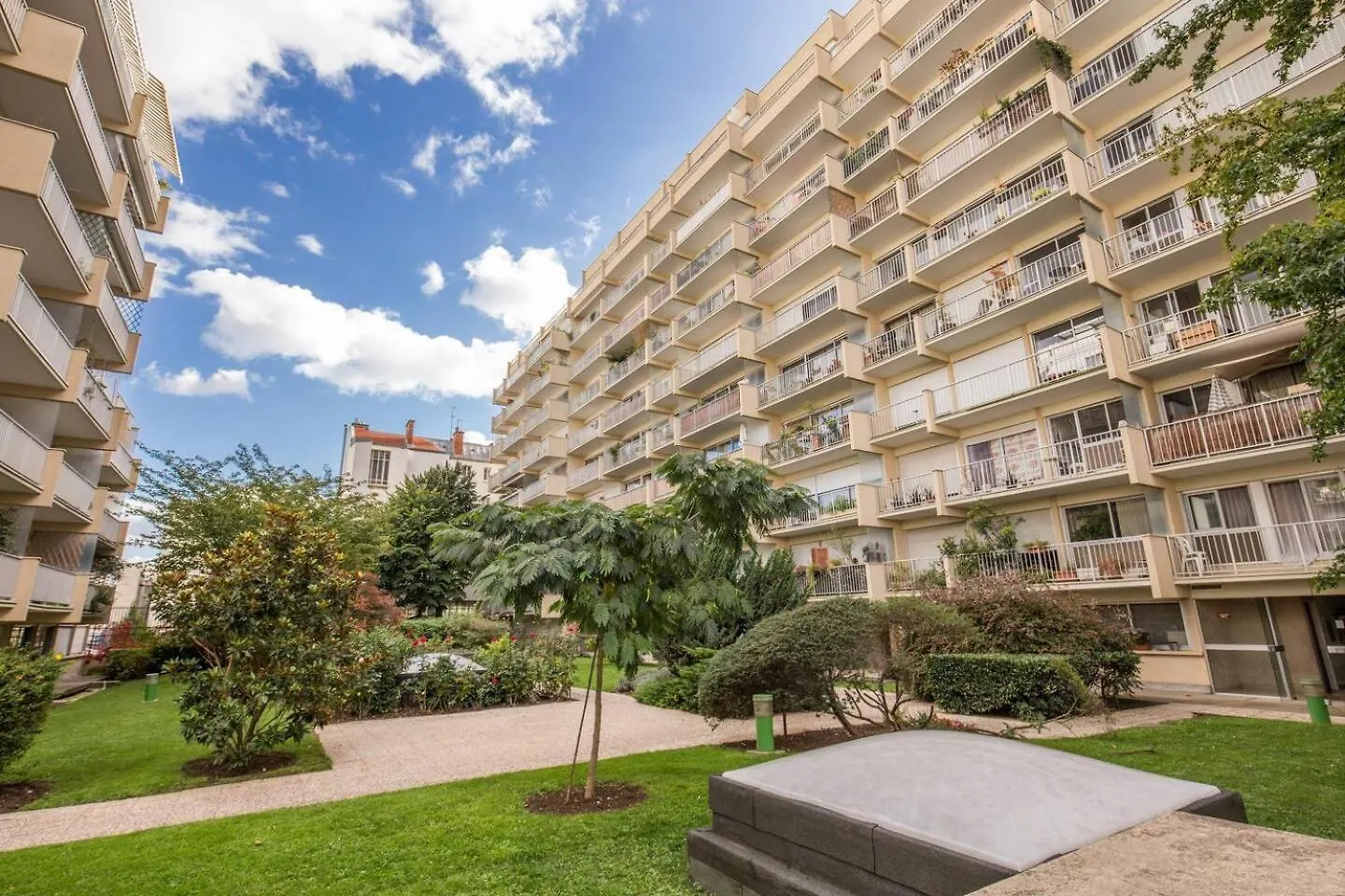 Appartamento Rue Saint-Maur 1-Bed Studio Balcony And View Parigi
