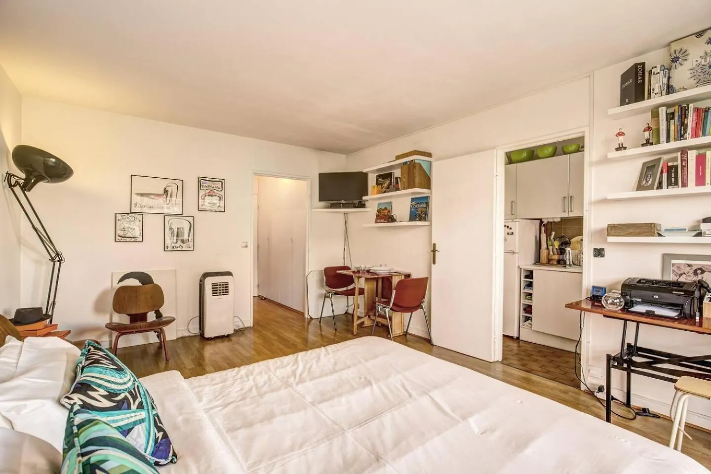 Rue Saint-Maur 1-Bed Studio Balcony And View Paris