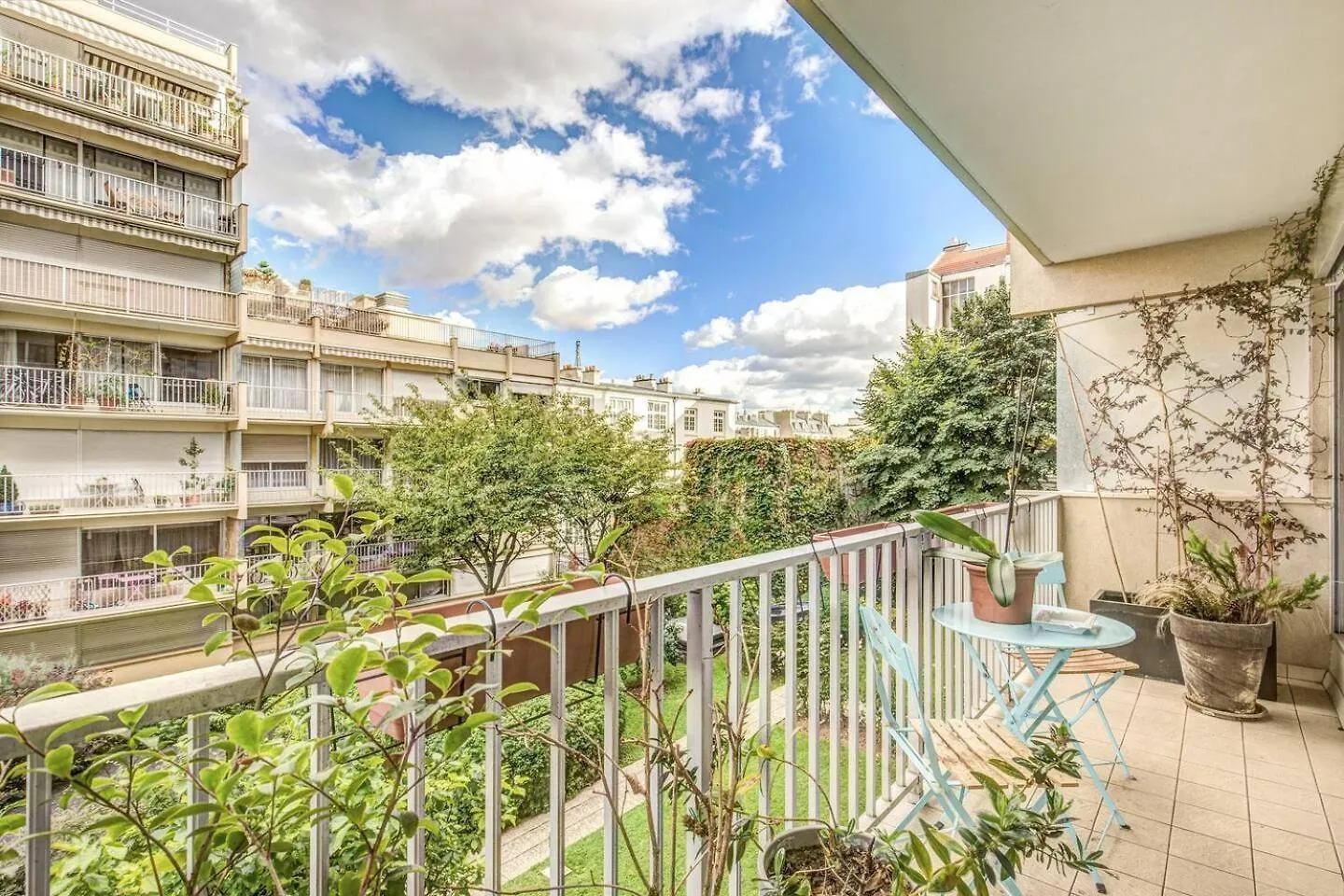 Rue Saint-Maur 1-Bed Studio Balcony And View Paris